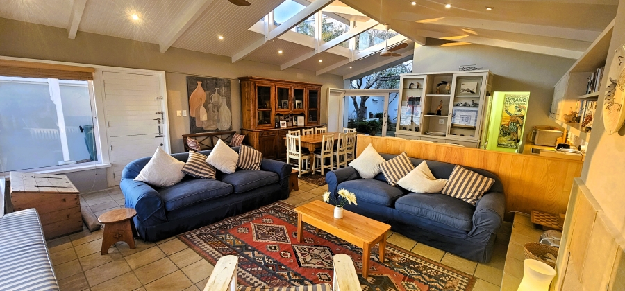 3 Bedroom Property for Sale in Middedorp Western Cape